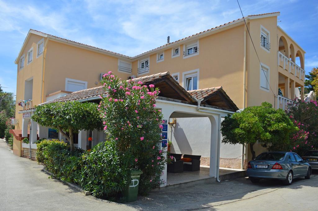 Apartments Eufemija Novalja Exterior photo